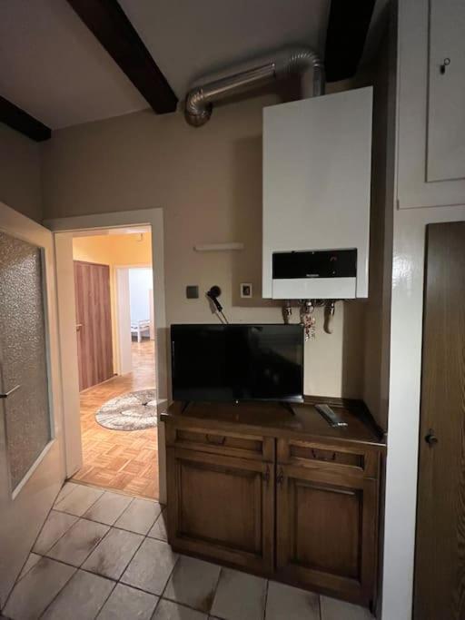 Ferienwohnung Flughafennahe zentrale voll möblierte Wohlfühlatmosphäre Erdgeschoss Duisburg Exterior foto