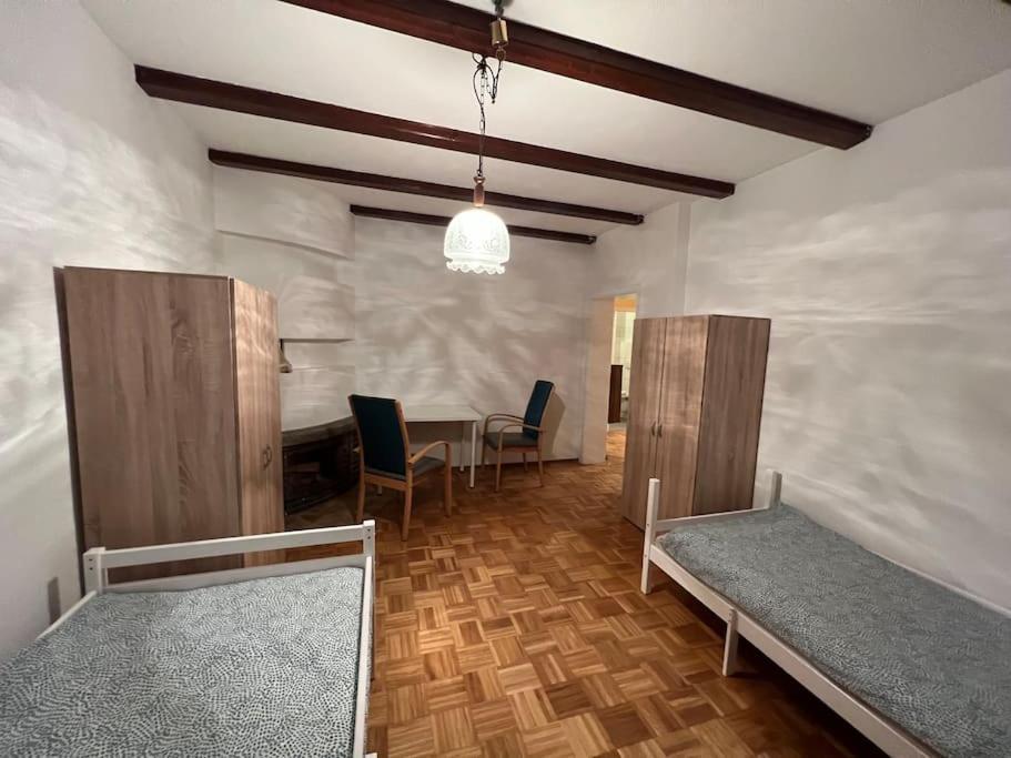 Ferienwohnung Flughafennahe zentrale voll möblierte Wohlfühlatmosphäre Erdgeschoss Duisburg Exterior foto