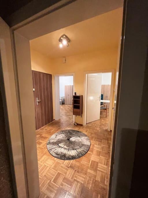 Ferienwohnung Flughafennahe zentrale voll möblierte Wohlfühlatmosphäre Erdgeschoss Duisburg Exterior foto